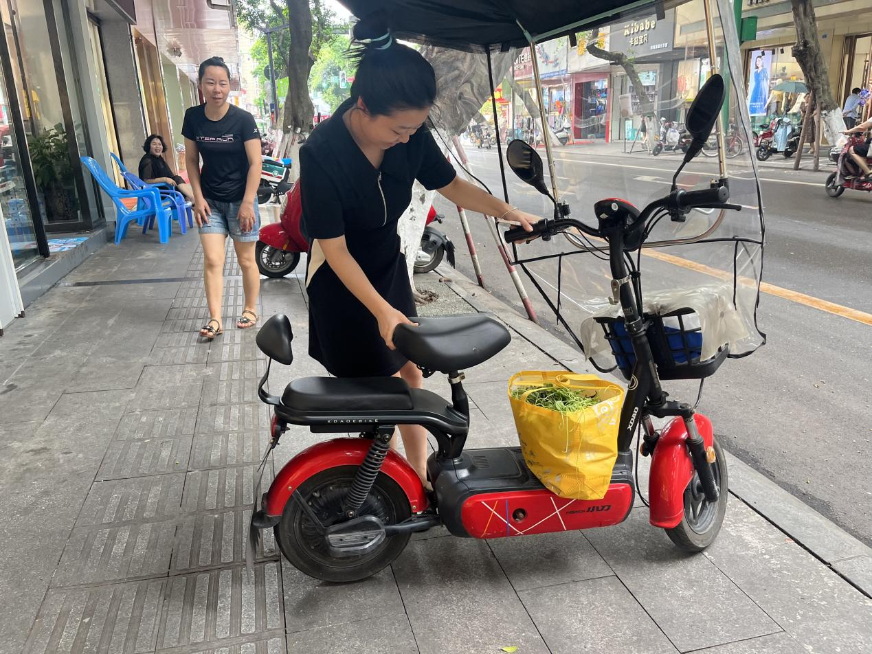 創(chuàng)建衛(wèi)生城市，營造整潔文明環(huán)境